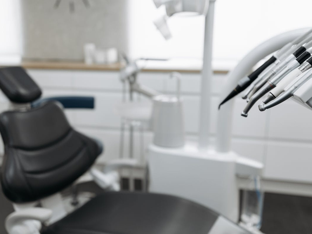 imagen del interior de una sala de una clínica dental