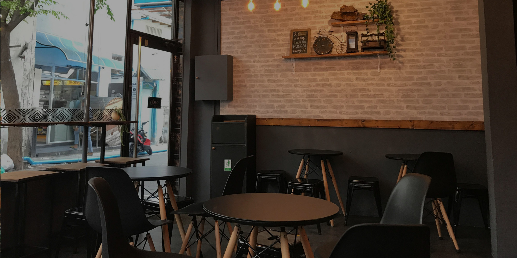 imagen del interior de un bar o cafetería